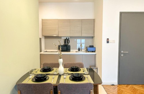 Shah Alam Apartment | Easy Check in Emira Residence for 2 to 4 pax