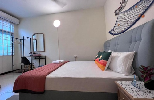 Batu Ferringhi Apartment | EE's Sunset House - Homestay 3 min walk to beach