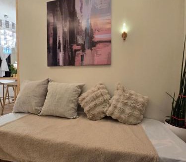 Balibago Apartment | El Nissi Staycation, The Farmhouse Suite, Enchanted Kingdom
