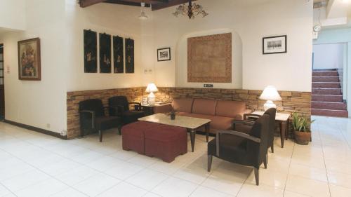 San Antonio Hotel | El Rico Suite Makati by RedDoorz