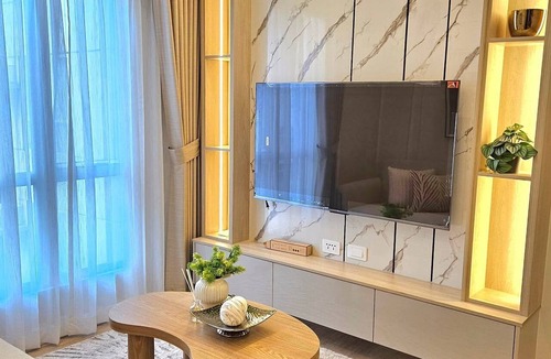 Barangka Ilaya Condo | Elegant Getaway, Modern Comfort + Prime Access 2BR 1 BATH, AC UNIT ON EACH ROOM