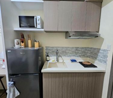 Mandaue Apartment | Elegant Studio with balcony unit 625 - 6th floor - near Ateneo De Cebu - High speed internet - Northwoods Place