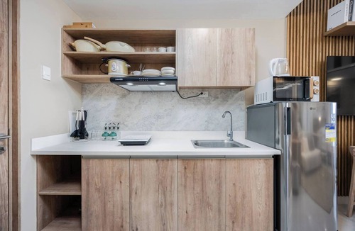 Lapu-Lapu Apartment | Elegant Wood-Accent Studio with Balcony
