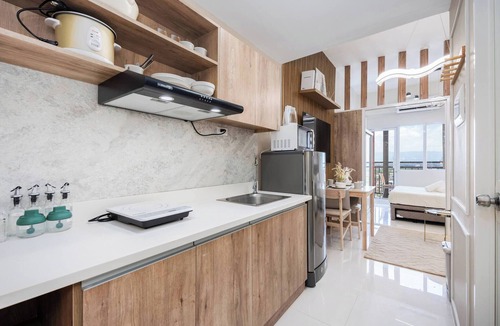 Lapu-Lapu Apartment | Elegant Wood-Accent Studio with Balcony