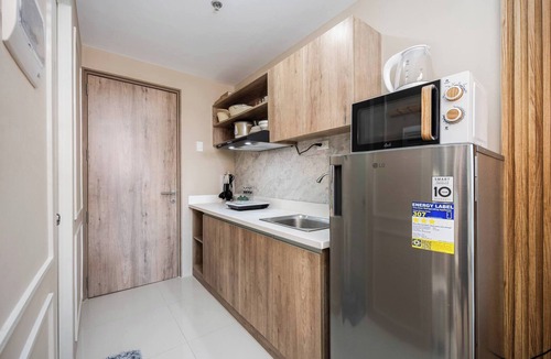 Lapu-Lapu Apartment | Elegant Wood-Accent Studio with Balcony