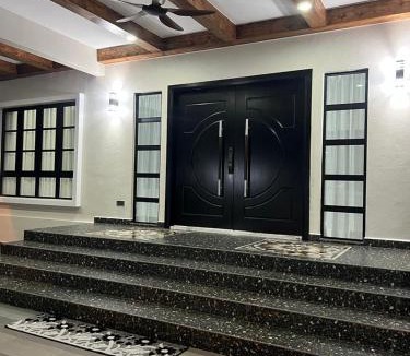 Ayer Panas House | Elite Cozy Home 5BR5B, BBQ, Karaoke, Netflix, Near MITC