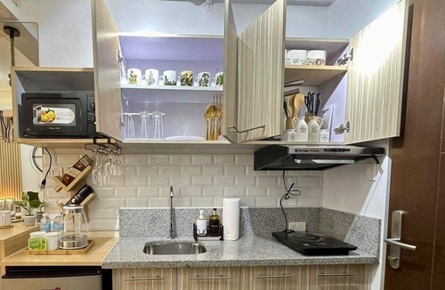 Alabang Condo | Elite Escapes/staycation in Alabang with High speed WIFI up to 200mbps +Netflix