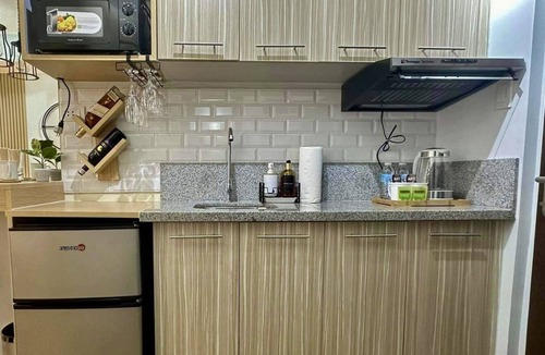 Alabang Condo | Elite Escapes/staycation in Alabang with High speed WIFI up to 200mbps +Netflix