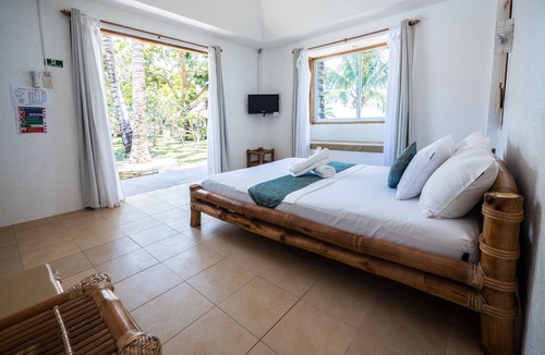 Donsol Hotel | Elysia Beach Resort
