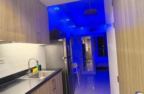 Barangay 76 Hotel | EmFress Suites
