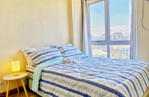 Muntinlupa Apartment | Entire Condominium City view