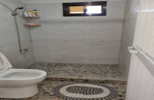 Urdaneta City House | Entire House with karaoke machine, wifi, netflix.