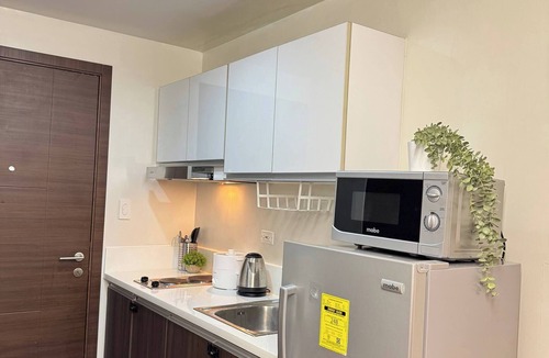 San Antonio Apartment | Entire Place in Central Makati