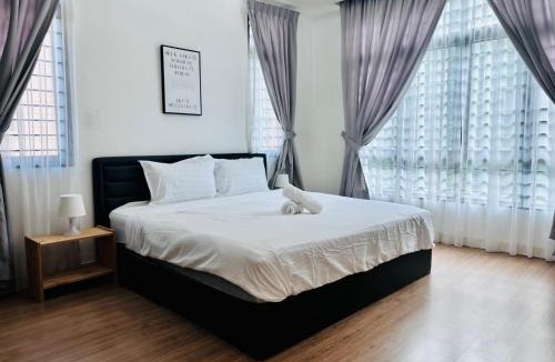 Batu Ferringhi Villa | Exclusive Luxury 2MIN Walk to Beach & Night Market