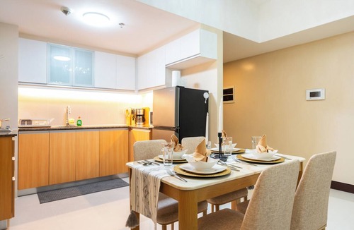 Pinagsama Apartment | Exec 1BR balcony @ Venice Mall Pool & Gym use