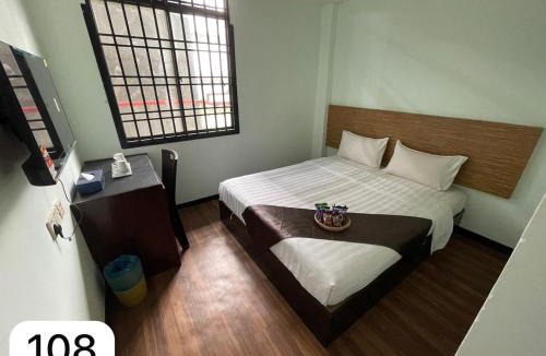 Taman Molek Hotel | Ezzyhome Taman Molek