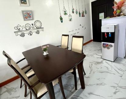 Matandang Balara Apartment | FAMILY & BARKADA HOMEY STAYCATION near Diliman, Katipunan, Commonwealth