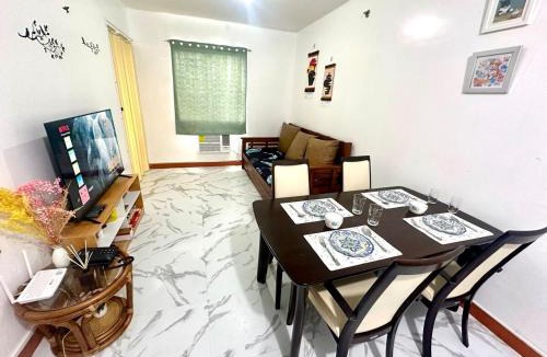 Matandang Balara Apartment | FAMILY & BARKADA HOMEY STAYCATION near Diliman, Katipunan, Commonwealth