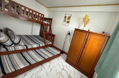 Matandang Balara Apartment | FAMILY & BARKADA HOMEY STAYCATION near Diliman, Katipunan, Commonwealth
