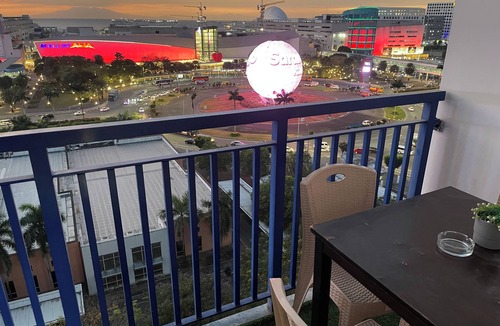 Barangay 76 Condo | Family/Barkada Room 6-10 pax Mall of Asia view Sea Residences