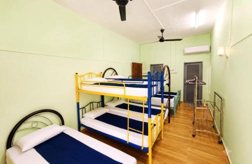 Gemencheh House | Family BBQ Room 1 With Breakfast Gemencheh Melaka