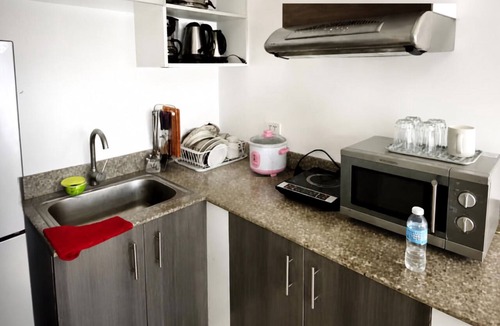Ermita Night District Condo | Family Room W/Balcony in Manila 5mins US Embassy Promo FREE Sauna & Pool Access