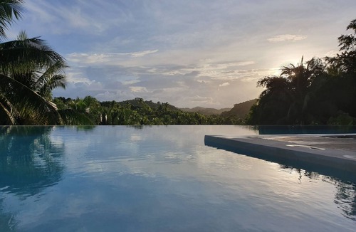 General Luna Villa | Family Villa & Presidential Infinity Pool close to Cloud 9 Surf Spot