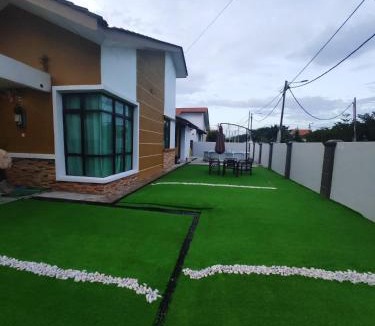 Bukit Baru House | Farila Homestay