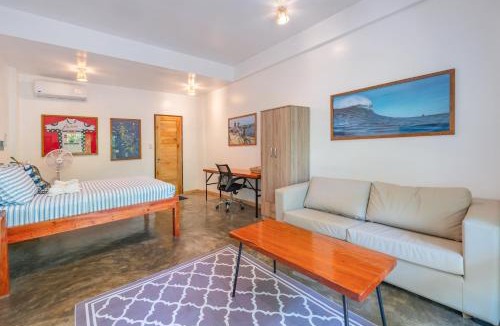 Catangnan Hotel | Fat Lips Surf Lodge