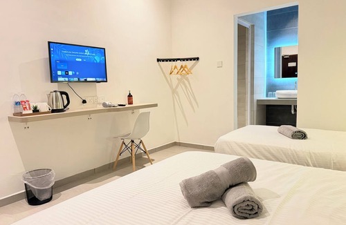Kampung Kedawang Hotel | Fat Mom Room & Stay