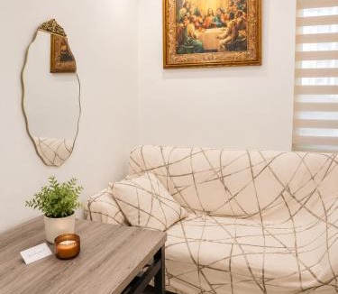 Wack-Wack Greenhills Apartment | Fernly Turf at EDSA Ortigas CBD Private Condo - AMA Tower Residences WiFi, Pool & Gym
