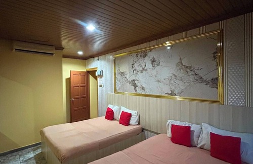 Wakaf Che Yeh Hotel | Fifteen Avenue Inn by StayZy