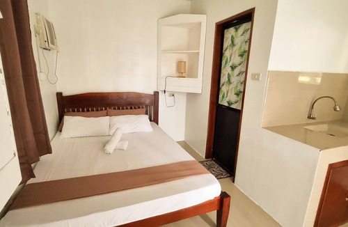 Catangnan Bed & Breakfast | Flo Island Home