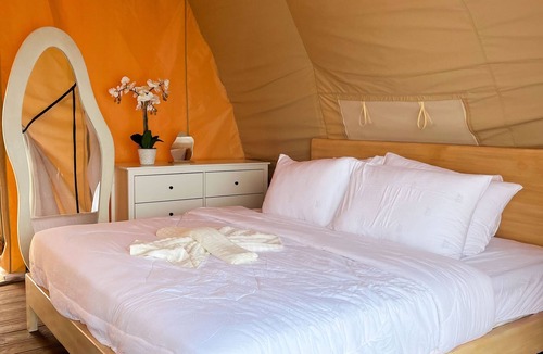 Kaputian Boat Rental | Floating Home in Reef Resort Unit 9