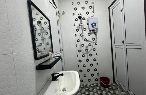 Kuala Terengganu House | Flora Rozel Homestay