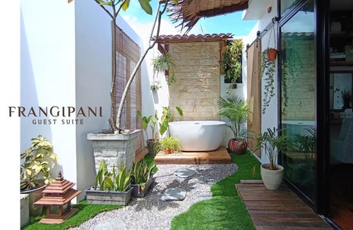 Hutan Pulai House | Frangipani Private Garden Guest Suite Free Netflix