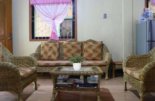 San Francisco Island House | Franky Jay Guesthouse has 2 bedrooms with air-condition.