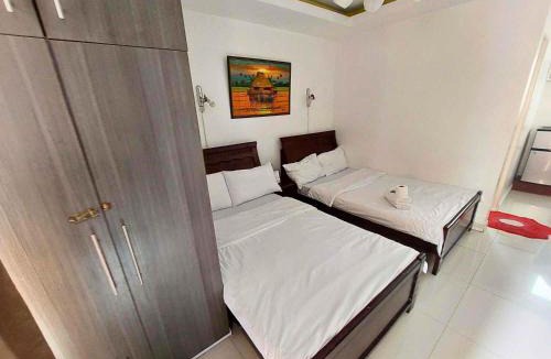 Ermita Night District Hotel | FREE Pool n FREE Sauna Access OceanView Balcony in The Heart of Manila, Front of Robinsons Mall, Walking Distance to US Embassy Limited Slots x Secure Your Limited Offer This Month