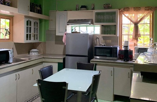 Alangalang House | Fully-furnished American Home