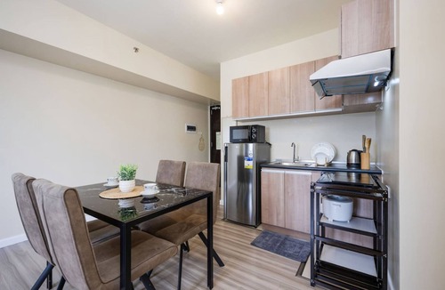 Lahug Apartment | Furnished 2BR | Amenity View, WiFi, Netflix and Pool