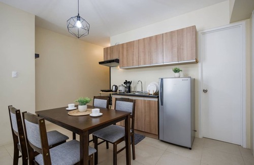Lahug Apartment | Furnished 2BR | Amenity View, WiFi, Netflix and Pool