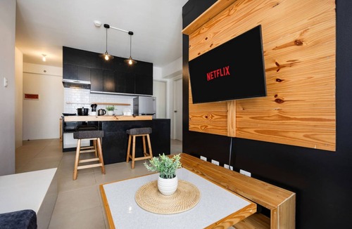 Lahug Apartment | Furnished 2BR | City View, WiFi, Netflix and Pool