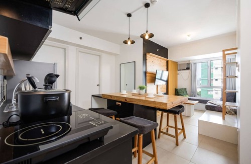 Lahug Apartment | Furnished 2BR | City View, WiFi, Netflix and Pool