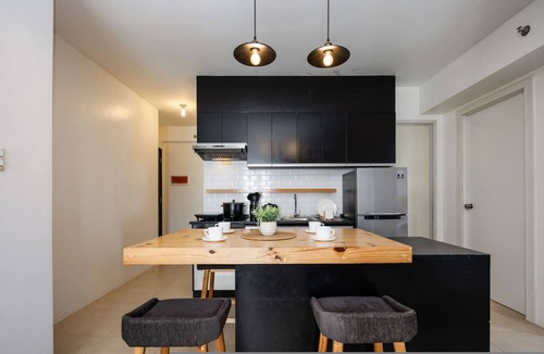 Lahug Apartment | Furnished 2BR | City View, WiFi, Netflix and Pool