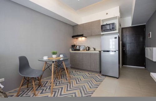 Cebu Apartment | Furnished Studio | Amenity View, WiFi, Netflix and Pool