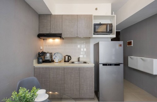 Cebu Apartment | Furnished Studio | Amenity View, WiFi, Netflix and Pool