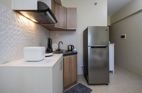 Cebu Apartment | Furnished Studio | Amenity View, WiFi, Netflix and Pool