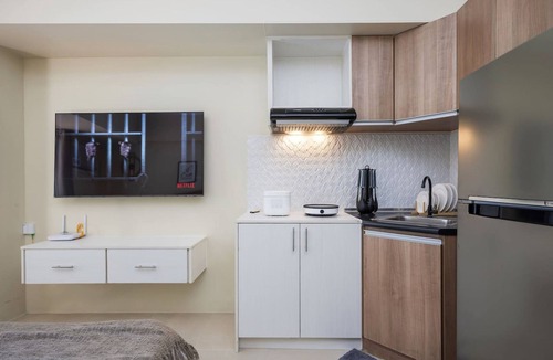 Cebu Apartment | Furnished Studio | Amenity View, WiFi, Netflix and Pool