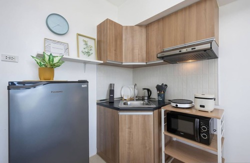 Cebu Apartment | Furnished Studio | City View, WiFi, Netflix and Pool