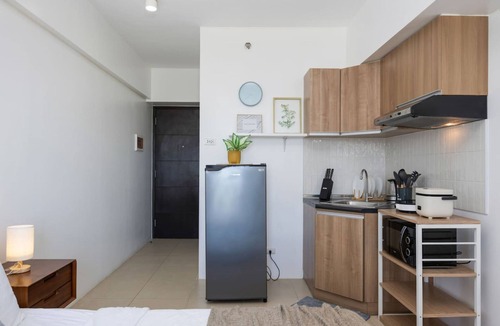 Cebu Apartment | Furnished Studio | City View, WiFi, Netflix and Pool